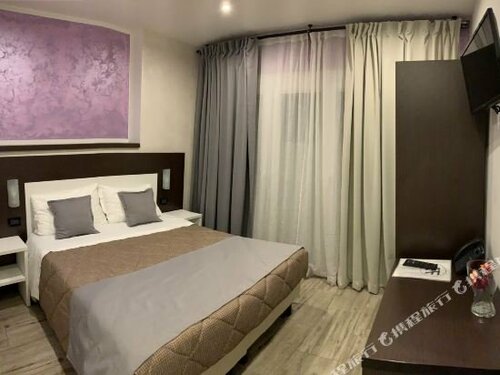 Hotel Luxor Florence, Забронировать Отель Отели Флоренции с парковкой, рядом с Дворец Ручеллаи, Парковка