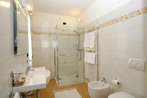 Hotel Il Grappolo D'Oro, Забронировать Отель Монфорте-д'Альба Ланге