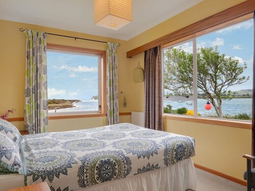 Surat Bay Lodge by the Sea/Backpackers Hostel, Buchen Sie Motel Owaka 