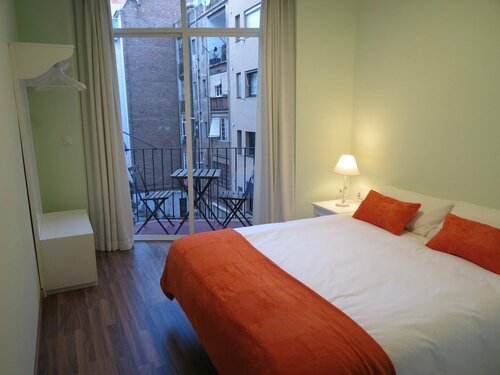 Hostal Petit Príncep, Забронировать Гостевой дом Отели Барселоны с парковкой, Парковка