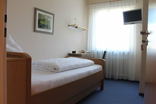 Alleehotel-Eschen, Забронировать Отель Аурих East Frisia