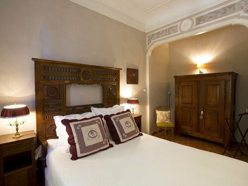 Domaine de Rhodes - 5 Chambres et 7 locations de vacances, Забронировать Отель Авиньон ViaRhona