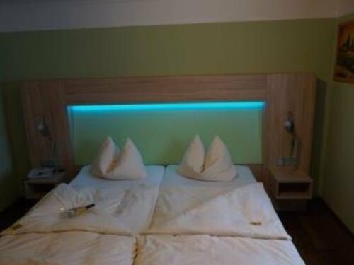 Hotel garni Kleindienst, Забронировать Гостевой дом Отели Урзензоллен с парковкой, Парковка