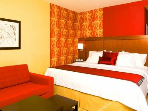 Courtyard By Marriott Sioux Falls, Забронировать Отель Сиу-Фолс штат Южная Дакота
