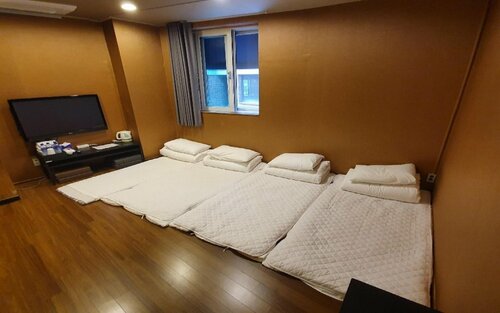 Hanok Guesthouse Soo, Prenota Hotel Jongno-Gu Seul, vicino a Roccia di Seonbawi