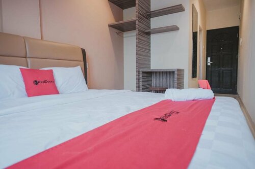 RedDoorz Plus near Ferry Terminal Batam Center, Rezervasyon Otel Batam ucuz oteller