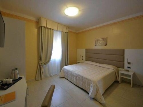 Hotel University, Забронировать Отель Отели Болоньи 3 звезды, рядом с Башня Гарисенда, 3*