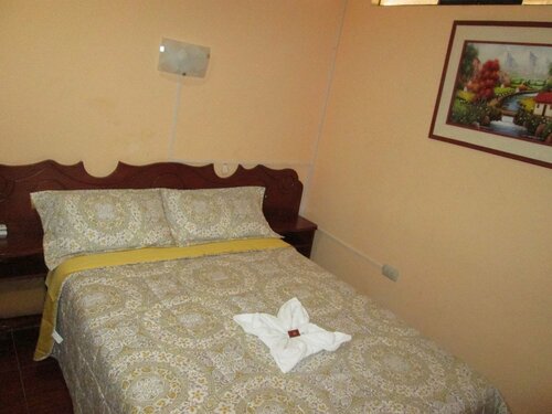 Hostal LUK\ANAS, Забронировать Хостел Недорогие отели Трухильо, рядом с Trujillo City Cathedral, недорого