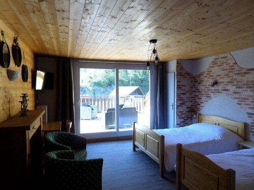 Hôtel Du Midi, Book Hotel Hoteller i Rhône-Alps med parkering, Parkering