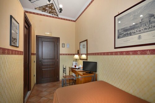 Pinto-Storey Hotel, Забронировать Отель Кьяйя Неаполь, рядом с Генеральное консульство США в Неаполе