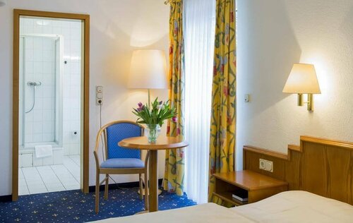 Hotel Eydt Kirchheim, Забронировать Отель Отели земли Гессена с парковкой, Парковка