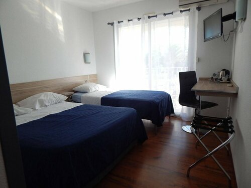 Acapella Hotel Restaurant, Book Hotel Hotels in Vermillion Coast with Parking, Parking