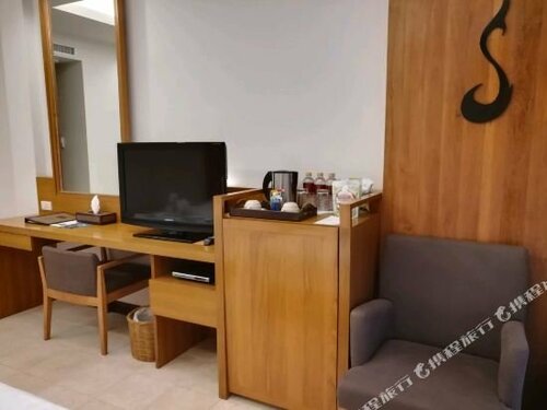 Thai House Beach Resort, Забронировать Курортный отель Отели Ламаи-Бич с бассейном, рядом с Ночной рынок Ламаи, Бассейн