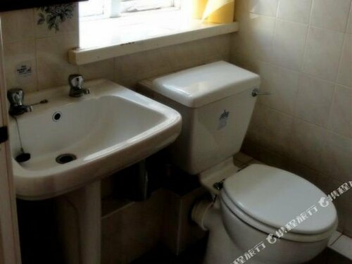 100 Pipers Hotel, Забронировать Отель Блэкпул Ланкашир, рядом с Стадион футбольного клуба «Блэкпул»