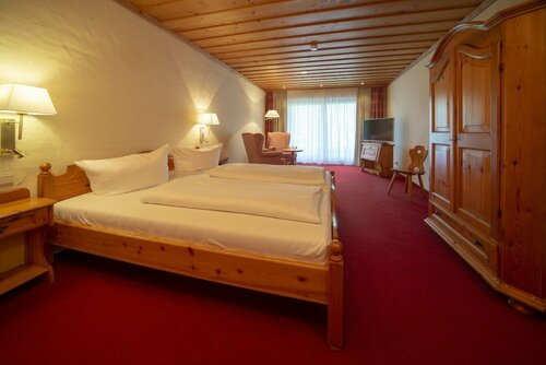Seehotel Weissensee, Book Hotel Hoteller i Ostallgaeu med parkering, Parkering