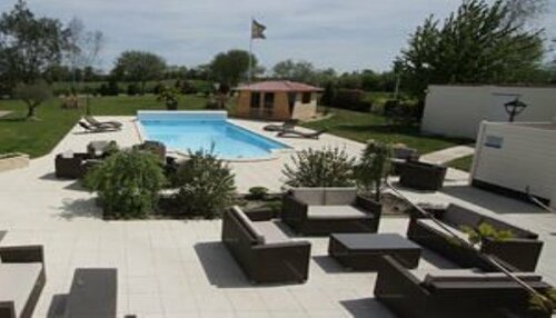 Logis L'Abreuvoir, Забронировать Отель Отели Земель Луары с парковкой, Парковка