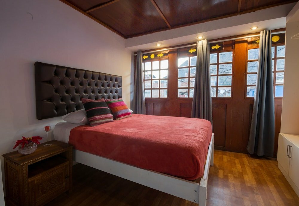 R House Valle Sagrado Private Collection