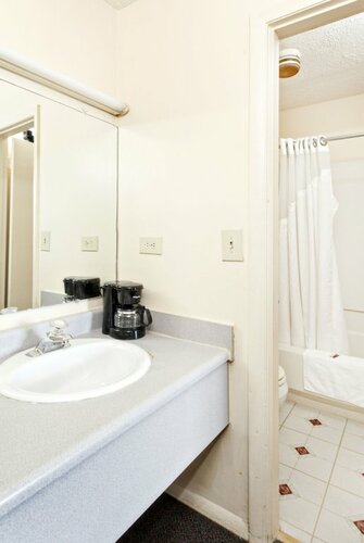 Red Carpet Inn - Louisville, Book Mini-hotel Hurstbourne Louisville Metropolitan Area
