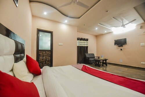 OYO Flagship 13855 Hotel Green Hills, Забронировать Отель Отели Джамму и Кашмира с парковкой, Парковка