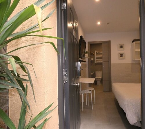 Hostal House, Забронировать Хостел Сантс-Монжуик 