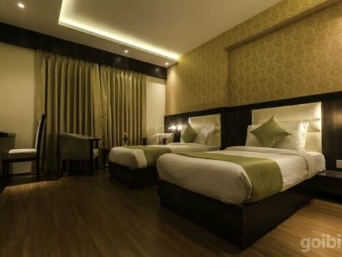 Hotel Ranbirs, Забронировать Отель Бизнес-отели Лакхнау, 4* 5*