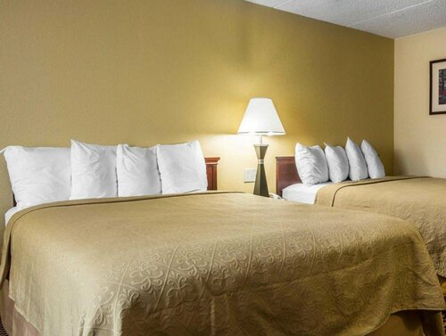 Quality Inn & Suites, Забронировать Отель Кингстон Ulster County, рядом с Birch Body Care