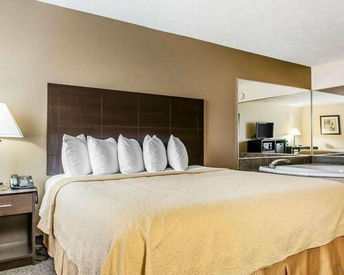 Quality Inn & Suites Mattoon Area, Prenota Hotel Mattoon Illinois