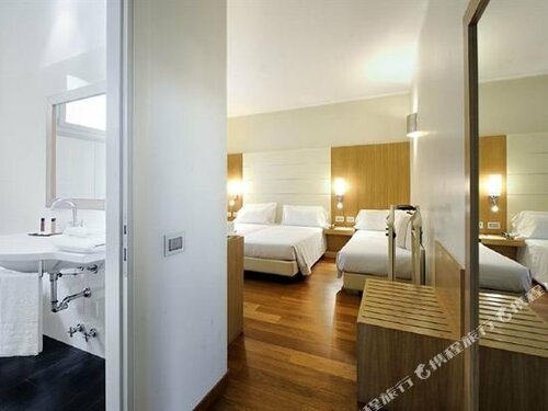 Hotel Canada, Забронировать Отель Отели Милана 3 звезды, рядом с Сан Бабила, 3*