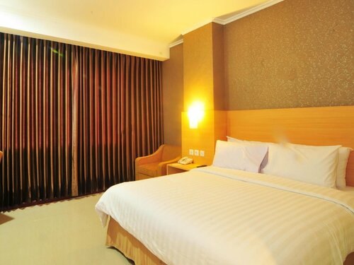 Her Hotel and Trade Center Balikpapan, Забронировать Отель Отели провинции Восточного Калимантана с парковкой, Парковка