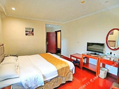 GreenTree Inn JiNan Bus Terminal Station Express Hotel, Prenota Hotel Hotel a Shandong con parcheggio, Parcheggio