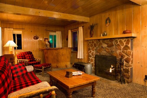 Hicksville Pines Chalets & Motel, Đặt Nhà gỗ Idyllwild California