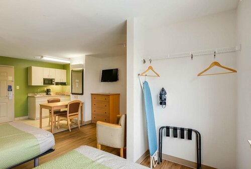 Oyo Townhouse Sulphur,LA Extended Stay I-10, Boek Hotel Hotels in Missouri met parkeren, Parkeren