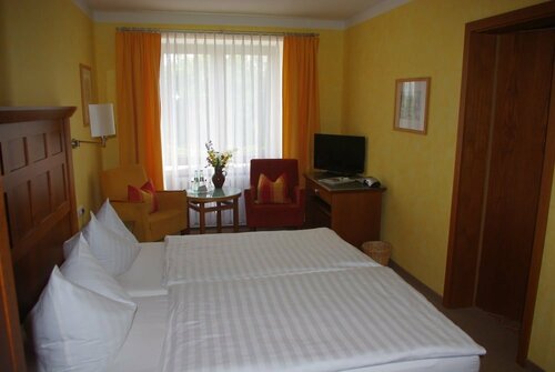 Hotel Forstmeister, Забронировать Отель Отели Schönheide 3 звезды, 3*