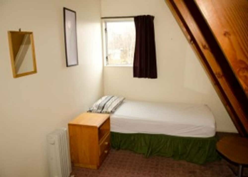 Mountain Chalet Motel & Backpackers