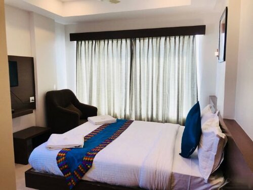 REGALIA INN &SUITES, Забронировать Отель Майсур штат Карнатака, рядом с Автостанция Майсур