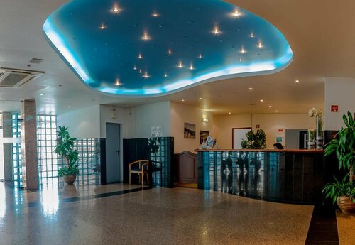 Apartamentos Turisticos Flor da Rocha, Забронировать Отель Отели Портиман с бассейном, рядом с Пляж Кареануш, Бассейн