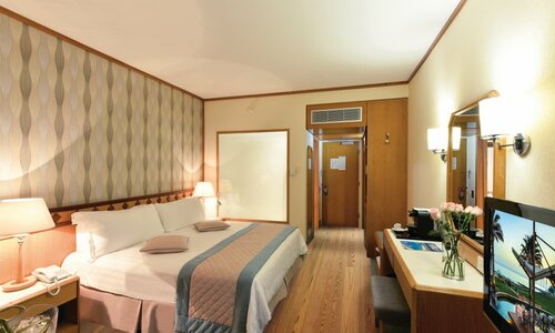 Constantinou Bros Pioneer Beach Hotel, Rezervați Hotel Hoteluri de afaceri în Paphos, 4* 5*