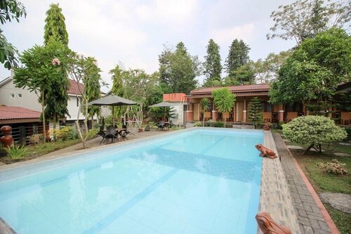RedDoorz Plus @ Jalan Damai 2, Rezervovat Hotel Yogyakarta hotely s parkováním, Parkování
