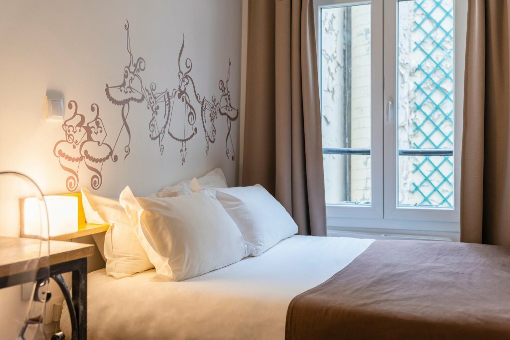 Hotel Cyrnos Opéra