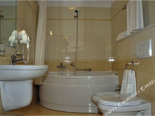 Hotel Victoria, Rezerwuj Hotel Hotele w Arges z basenem, Basen