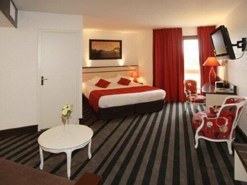 Best Western Le Bois de la Marche, Book Hotel Fontaine-le-Comte Frankrig