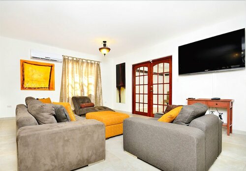 Jolie Villa, Rezerwuj Willa Hotele w Noord z Basenem, Basen