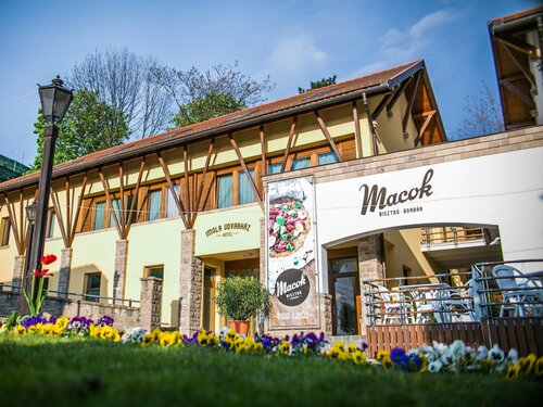 Imola Udvarház Dessert Hotel, Забронировать Отель Эгер Бюкк, рядом с Eger Castle