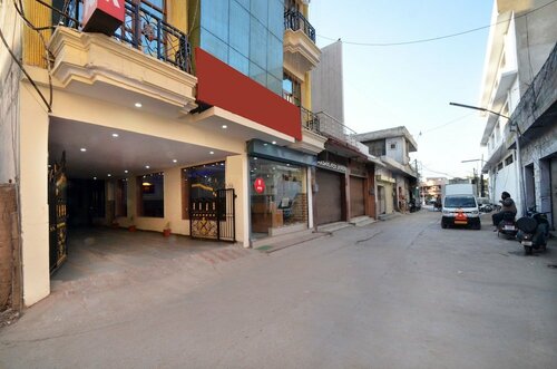 OYO 8423 Grand Park, Book Hotel Hoteller i Chandigarh Region med parkering, Parkering