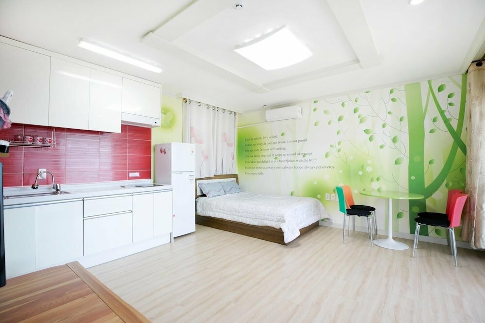 Tongyoung Blue House Spa Pension