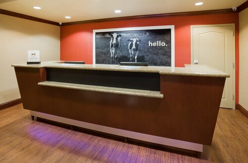 Hampton Inn Fairmont, Забронировать Отель Фэрмонт штат Миннесота