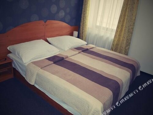 Hotel U Dvou medvídků, Забронировать Отель Отели Хомутов 3 звезды, 3*