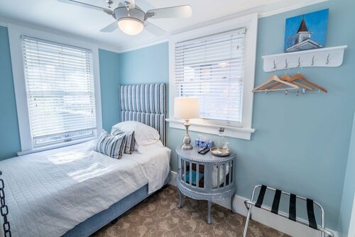 West End Guest House, Забронировать Гостевой дом Гостевые дома Ванкувера, рядом с Vancouver Coastal Health Authority, Гостевой дом
