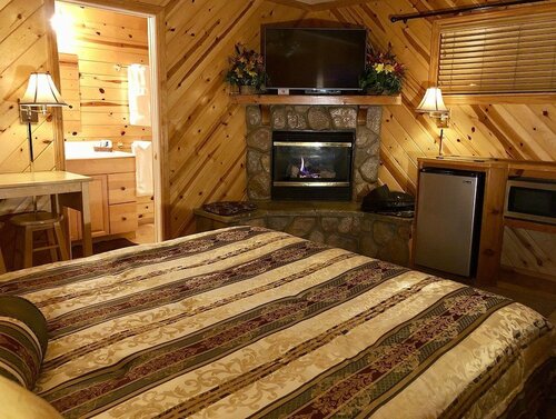 Giant Oaks Lodge, Забронировать Мини-отель Раннинг Спрингс San Bernardino Mountains