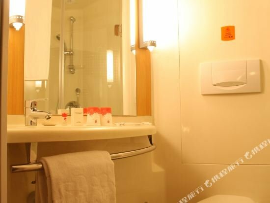 Bisi Hotel